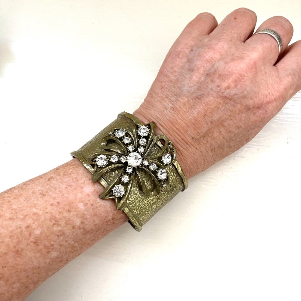Yosca Vintage Hammered Brass crystal bow cuff statement bracelet - Picture 8 of 9